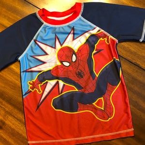 Boys Spiderman rash guard in good condition 4T